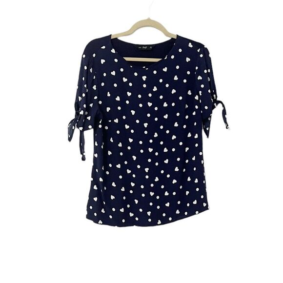 🟢F&F Blue with White Hearts Short Tie sleeve Top Size 6 - Picture 1 of 7